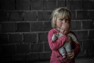  Born in a stable, living today without basic necessities – Dunja (3) from Kosovo and Metohija