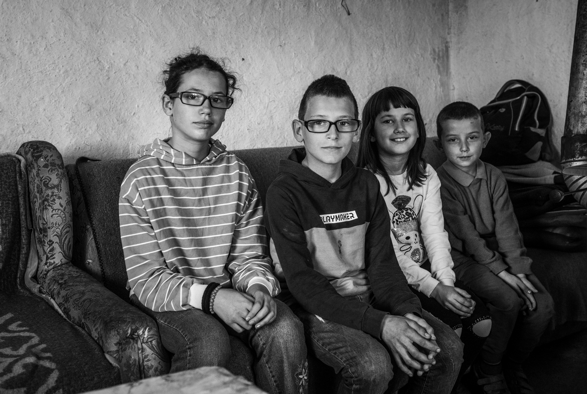 A lonely foursome from an Albanian village in Macedonia heartily cheer on Serbia. They dream about a ball and a new house! (video)