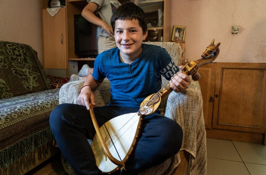  He rides horses, plays the gusle and dreams of having his own room – meet hardworking Dragoljub Minić (12) from Bijelo Polje!