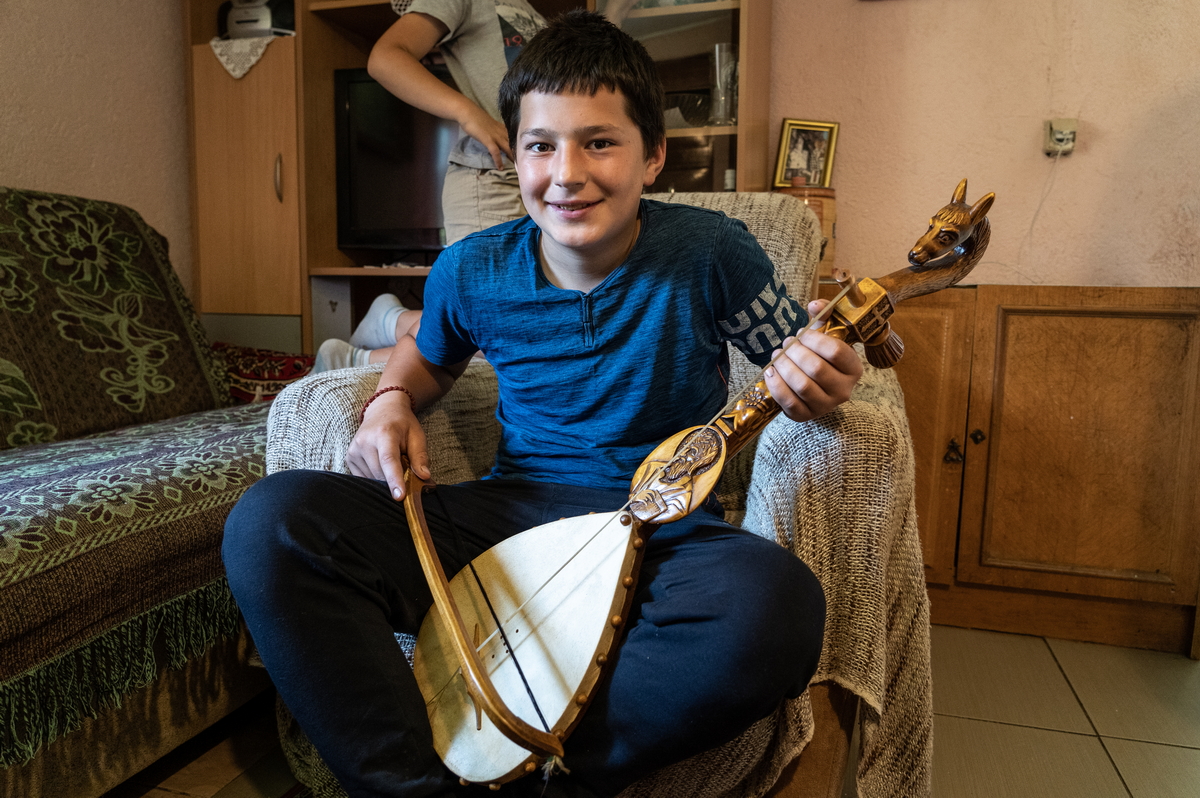 He rides horses, plays the gusle and dreams of having his own room – meet hardworking Dragoljub Minić (12) from Bijelo Polje!