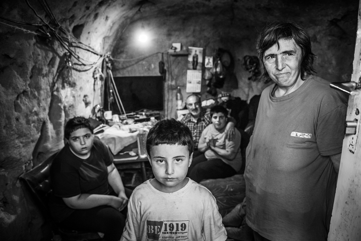 IN THE 21ST CENTURY, THEY LIVE IN A CAVE: although they live close to Belgrade and Novi Sad, the Čuturilovs have been forgotten by everyone!