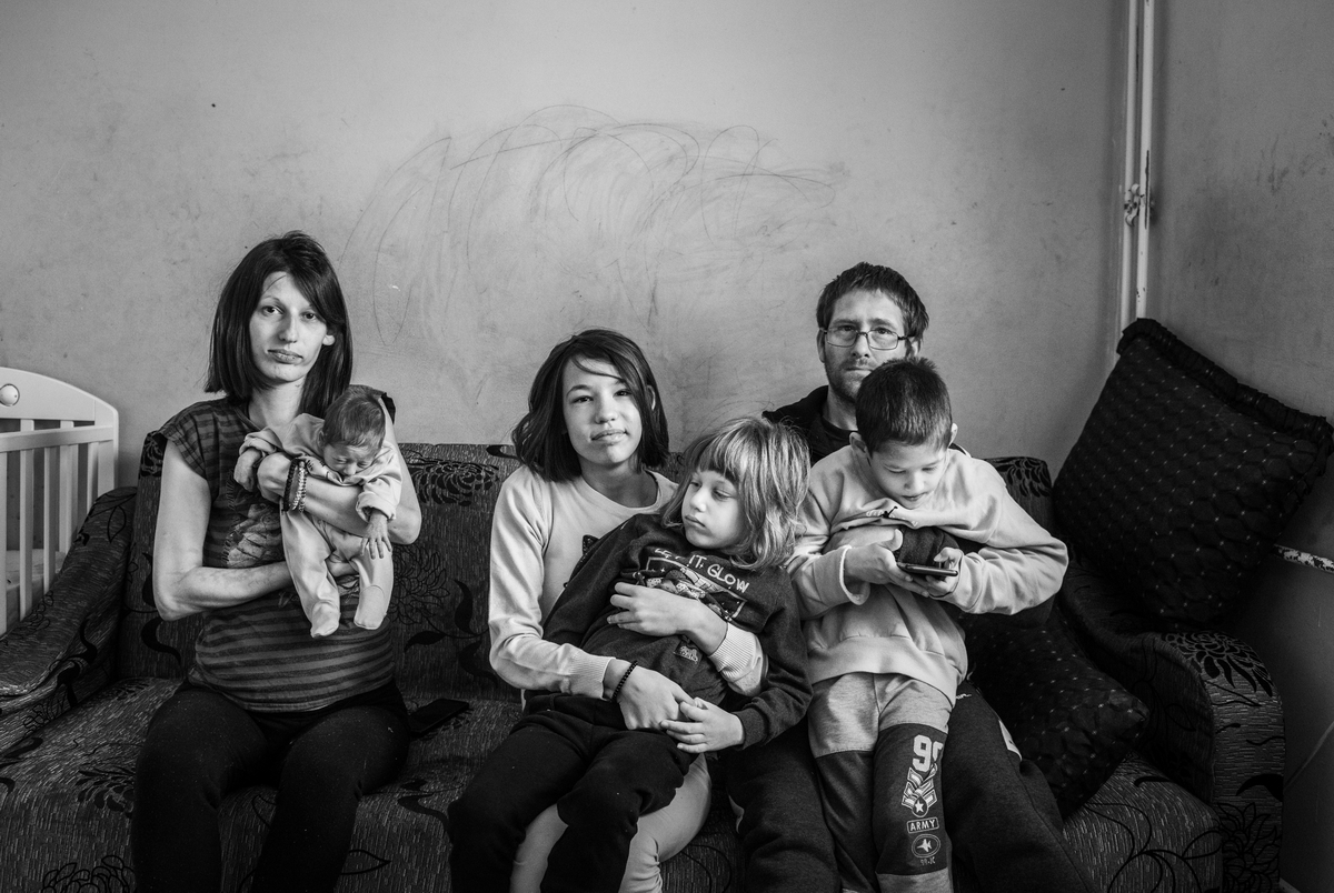 “They were completely healthy, but…” – the kind hearted Stanojevićs are raising seven children in 30 square meters!