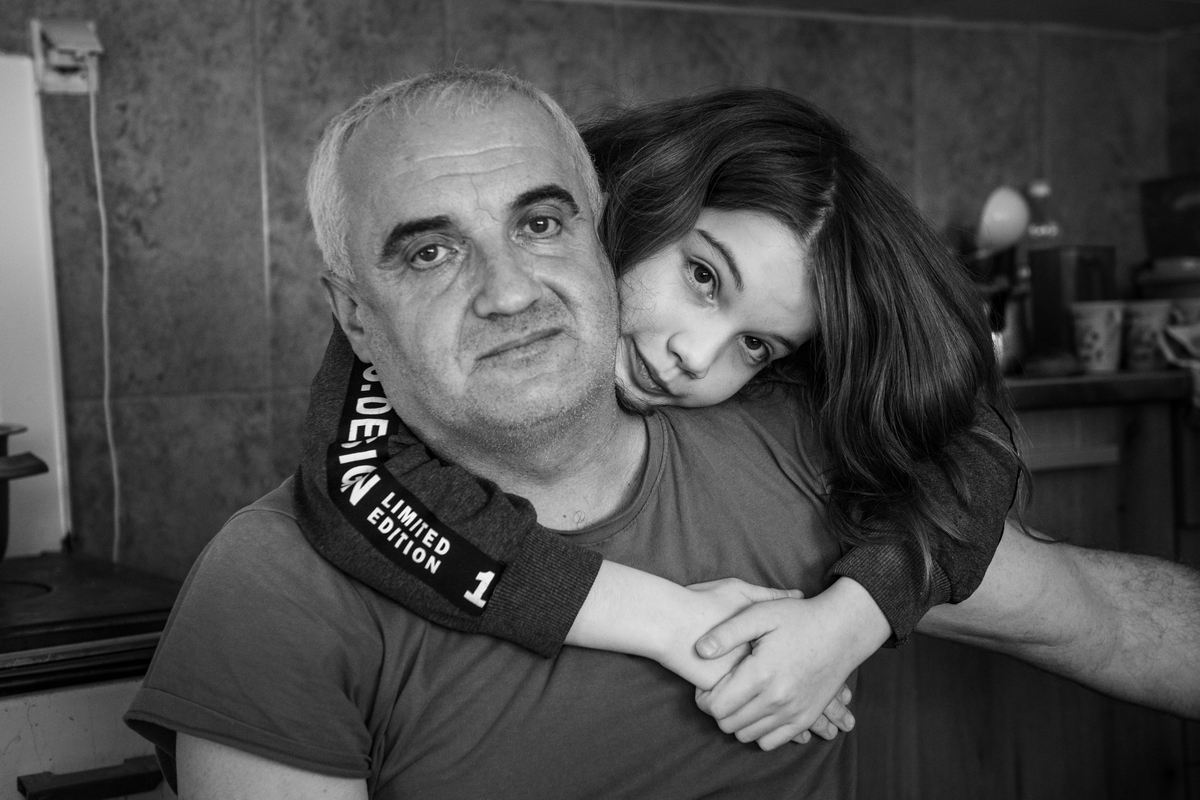 “Father, mother and only friend” – little Anastasia (11) grows up without a mother, and lives in a small room. Her dad is her whole world!