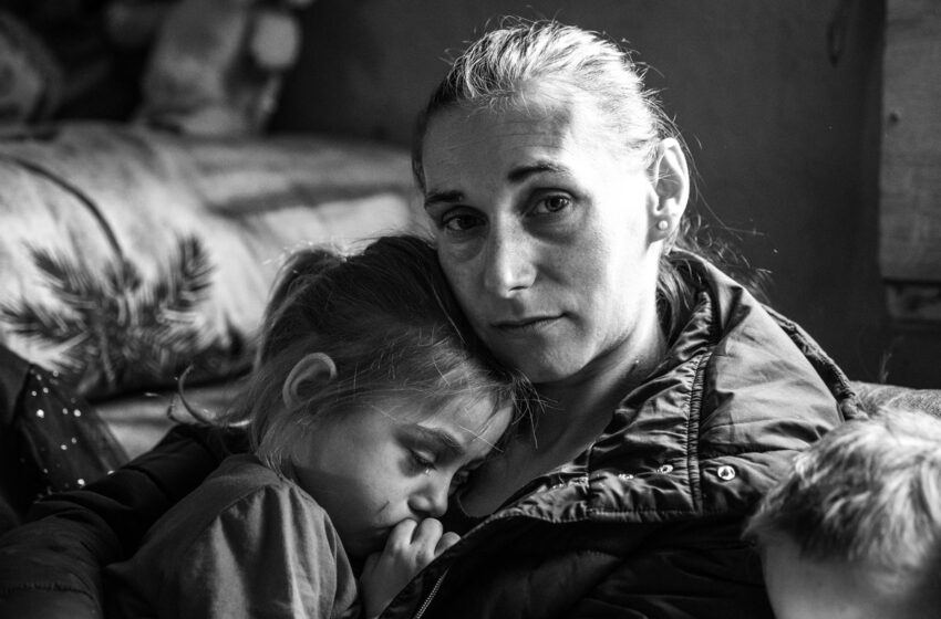  “I stayed silent out of fear—where would I go with eight children?”The Mijin family are survivors of domestic abuse, now huddled together in a single room!